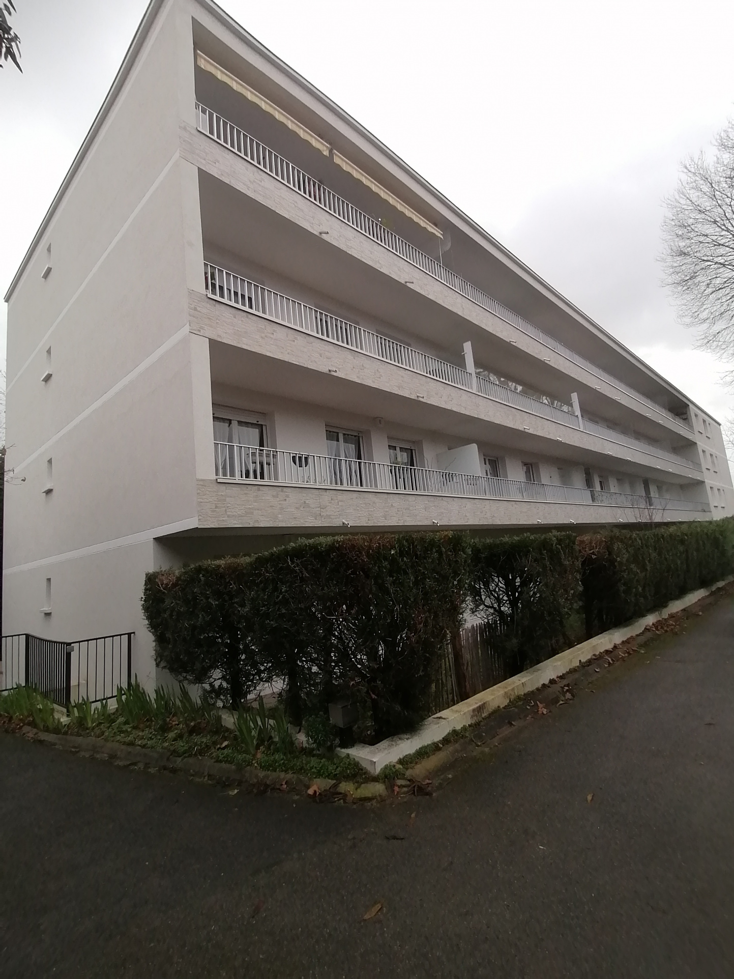 APPARTEMENT GAGNY F3 STANDING TERRASSE 30 M2 centre ville RE